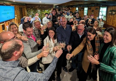 Laura Mas i el seu equip celebren el triomf a Encamp, la principal parròquia on ha guanyat Demòcrates per Andorra (Foto: DA)