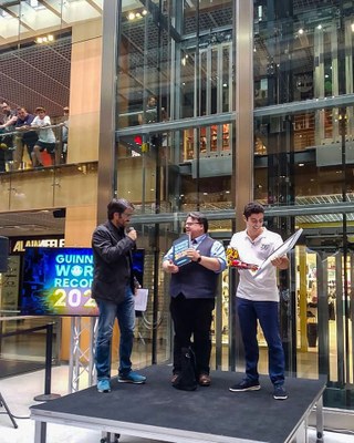 Moment del lliurament del reconeixement, al centre comercial Illa Carlemany (Foto: Illa Carlemany)