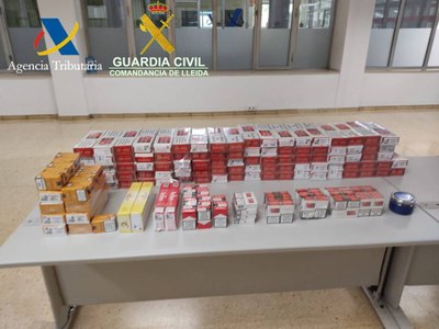 Decomissats més de 1.100 paquets de tabac en un control a la Farga de Moles