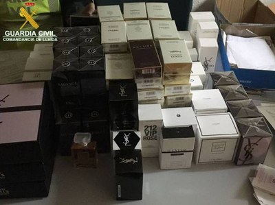 Decomís de perfums no declarats a la duana