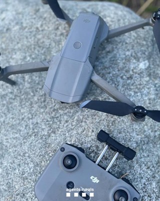 El dron que sobrevolava sense autorització l'Estany Llong, al Parc Nacional d'Aigüestortes (Foto: Agents Rurals)