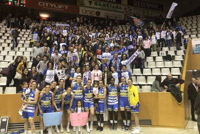 El Cadí La Seu, amb l'afició, al primer partit de semifinals a Girona (Foto: Sedis Bàsquet)