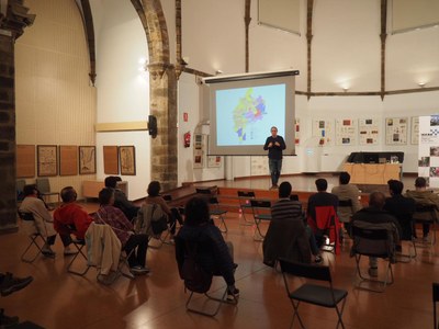 Jacinto Bonales presenta el resultat de la 1a Beca Ciutat d'Urgell, sobre l'evolució de la propietat de la terra