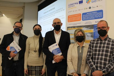 Carlos Rey (UdL), Alba Ezquerra (Laboratoris Enosán), Francisco Laborda (Unizar), Ana Isabel Vitas (UN) i Jairo Gómez (NILSA), a la Universitat de Saragossa (Foto: Universitat de Saragossa)
