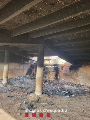 Restes de cable de coure cremat pel detingut pel robatori d'un cotxe a Cellers, que ha estat localitzat a Lleida (Foto: Mossos d'Esquadra)
