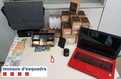 Material comissat pels Mossos d'Esquadra al presumpte autor del robatori (Foto: Mossos d'Esquadra)