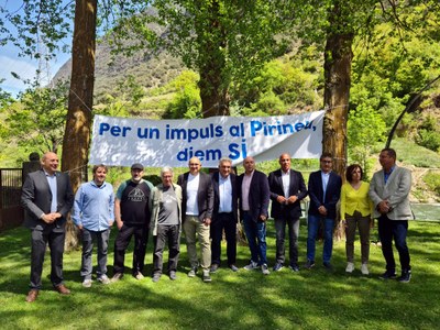 Membres de les agrupacions empresarials favorables als Jocs d'Hivern al Pirineu, en un acte a Escaló (Foto: ACN / arxiu)