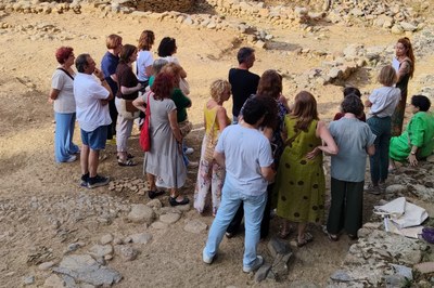 Un grup de visitants, durant una de les visites teatralitzades d’aquesta campanya (Foto: Pirena Patrimoni)