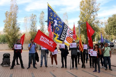 Concentració en suport a l'empleada de Puigcerdà a qui Ecoveritas va acomiadar per parlar en català (Foto: ACN)