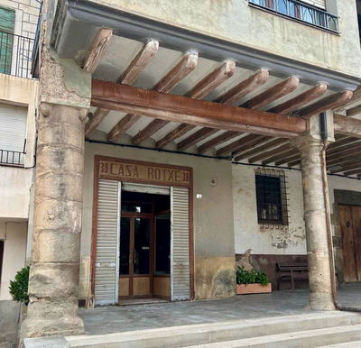 La llibreria es vol ubicar a l'antiga botiga Casa Rotxé (Foto: Edicions Salòria)