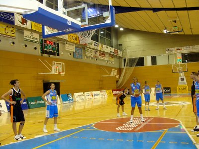 Kelly Santos llança un tir lliure