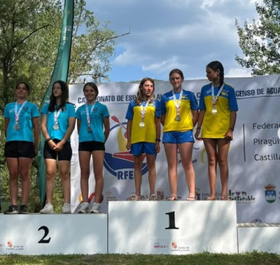 Lliurament de medalles en un dels primers llocs obtinguts pel Cadí CK a l'estatal de Joves Promeses d'eslàlom (@cadi.ck)