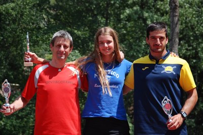 Lliurament de trofeus de la classificació d'equips a la 3a Copa d'Espanya 2022 d'eslàlom, a Sort (Foto: Cadí CK)