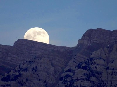 Lluna plena damunt el Cadí (Foto: Meteo Pirineus Catalans)
