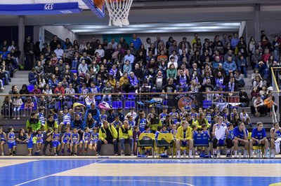 El Palau d'Esports, ple al partit Cadí La Seu-Sant Adrià (Foto: Toñi Cabello)