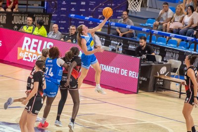 Internada de Lexi Donarski en la final de la Lliga Catalana Femenina, contra l'Spar Girona (Foto: FCBQ/Jonay González)