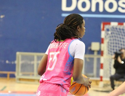 Bella Murekatete, en el partit del Cadí La Seu a Donosti (Foto: Ibaeta Basket / FEB)