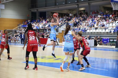 Llançament d'Anna Palma al partit Cadí La Seu-Casademont (Foto: Pere Pintat)