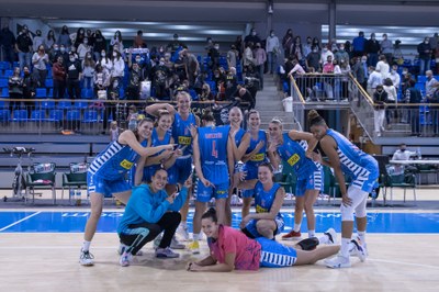 El Cadí La Seu celebra amb l'afició la quarta victòria de la temporada 2021-2022 (Foto: Agustí Peña)