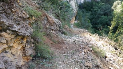 Neteja de roques al camí del Congost de Mont-rebei (Consell Comarcal del Pallars Jussà)