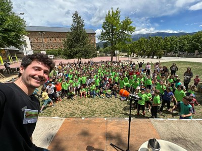 Selfie de Miki Núñez a l'Escola Pau Claris (Foto: CCAU)
