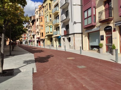Estat actual de les obres de remodelació del carrer Major, ja força avançades (Foto: Ajuntament de la Seu)
