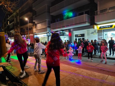 Sessió de zumba per a infants, aquest dimarts al carrer Regència d'Urgell de la Seu