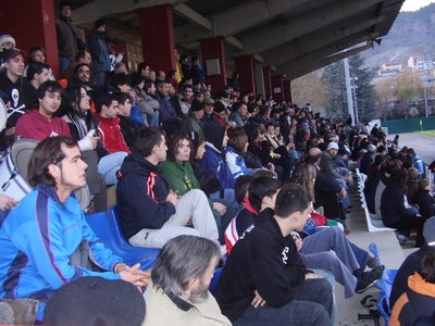 Públic al camp municipal de futbol