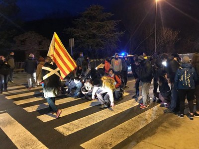 Concentració al peu de l'N-260, a l'entrada oest de la Seu