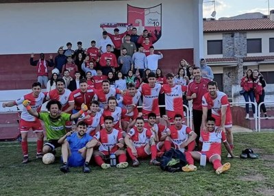 El CE Oliana, campió de Tercera Catalana i nou equip de Segona (Foto: CE Oliana)