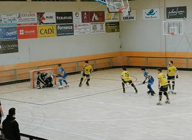 Partit del CH Cadí al Poliesportiu de la Seu (@clubhoqueicadi)