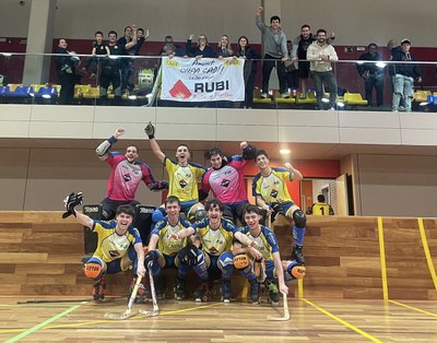El CHPA Cadí celebra la victòria a Cornellà (@chpacadi_hoquei)
