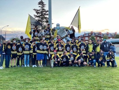 El CG Puigcerdà celebra el títol de lliga en arribar a la vila (@cgpuigcerda1958)