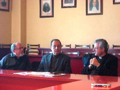 José Díaz (a l'esquerra), amb el bisbe d'Urgell i el rector de Sant Ot