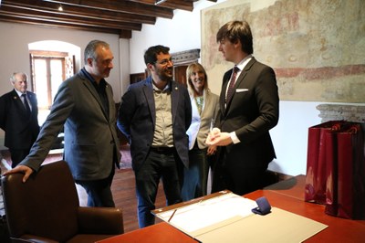 Jordi Fàbrega i Francesc Viaplana, amb els síndics generals Carles Ensenyat i Sandra Codina, a la Casa de la Vall d'Andorra (Foto: Consell General)