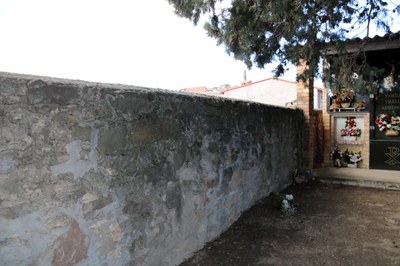 Zona del cementiri de Figuerola d'Orcau on hi ha una fossa (Foto: ACN)