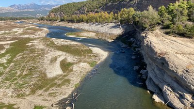 Situació actual de la cua del pantà de Rialb, a Oliana (Foto: ACN)