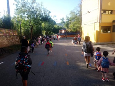Entrada dels alumnes a l'Escola Albert Vives 