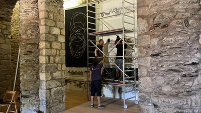 Muntatge de l'exposició de l'artista Oriol Vilapuig 