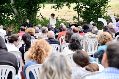 Recital de Roger Mas i Sílvia Bel, en record dels homes d'Isavarre assassinats pels franquistes l'any 1938 (Foto: Joan Blanco / Dansàneu) 