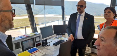 Miquel Buch, a la torre de control de l'Aeroport de la Seu