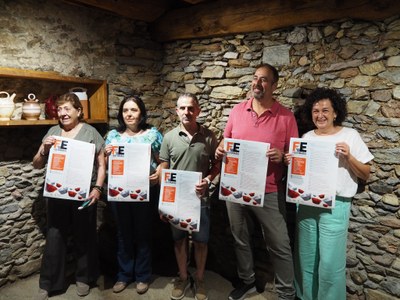 Presentació del Festimariu 2025, amb la presidenta de la Fundació Planes Corts, Teresa Corts; l'alcaldessa d'Estamariu, Pilar Melsió; un dels artistes que exposarà obres en el marc del Festimariu, Joan Albiñà; el vicepresident de la Fundació, David Planes
