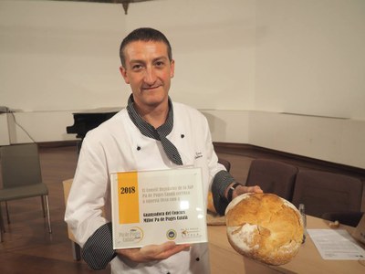 Josep Miquel Canut (Forn Codina), amb el premi Millor Pa de Pagès Català 2018