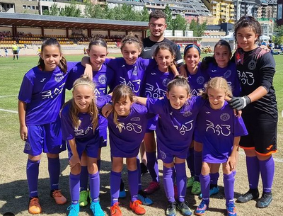 L'equip aleví FC Pirineus-Bar Nou, a l'Estadi Comunal d'Andorra la Vella