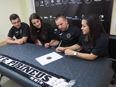 Signatura del protocol del Futbol Club Pirineus contra casos d'abús