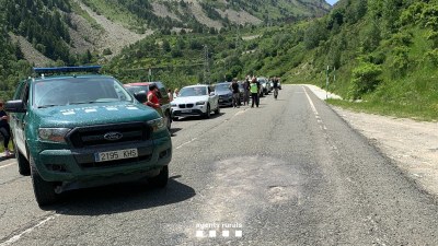 Dispositiu per foragitar un ós a la zona del port de la Bonaigua (Foto: Agents Rurals)