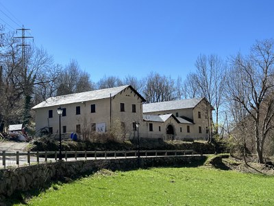 Antiga caserna de la Guàrdia Civil a la Torre de Capdella, on hi haurà la segona seu de l'Institut Centre d'Esports de Muntanya del Pallars (Foto: ACN)