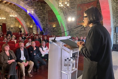 La consellera d'Interior i Seguretat Pública, Núria Parlon, durant la seva intervenció a la cloenda del 2n Congrés de Càmpings de Catalunya celebrat a la Seu d'Urgell (Foto: ACN/Albert L. Cobo)