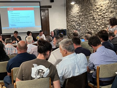 Subhasta de fusta de boscos públics catalans, aquest dijous a Salàs de Pallars (Foto: ACN)