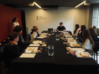 Deliberació del jurat jove del Concurs de Formatges Artesans del Pirineu 2023, a l'Espai Ermengol